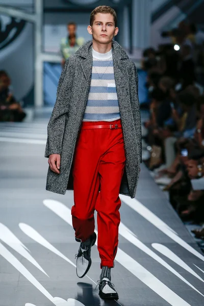 Look 14